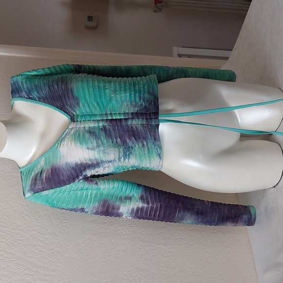 FIT IN,  rib cinched long sleeve crop top. Blue and green. Pre-owned great cond. - Picture 1 of 6